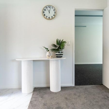 Апартаменты Riccarton 2 Bed 1 Bath W/Garage Крайстчёрч Экстерьер фото
